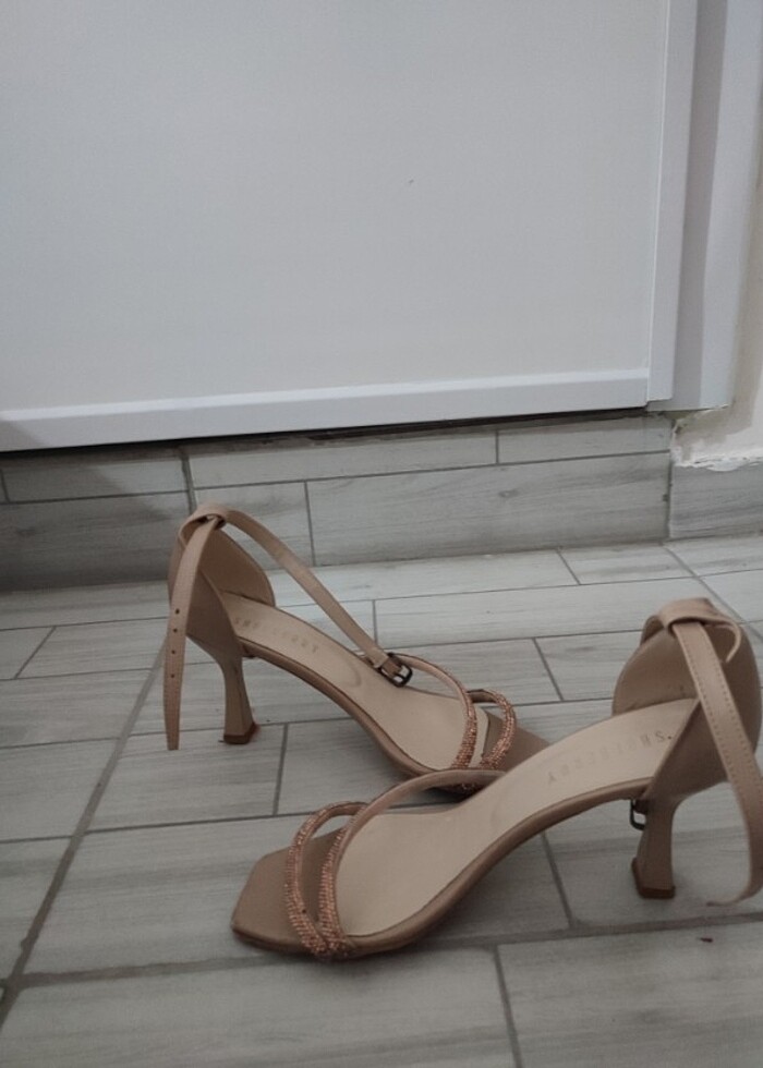 Yazlık topuklu ayakkabı - Görsel 3