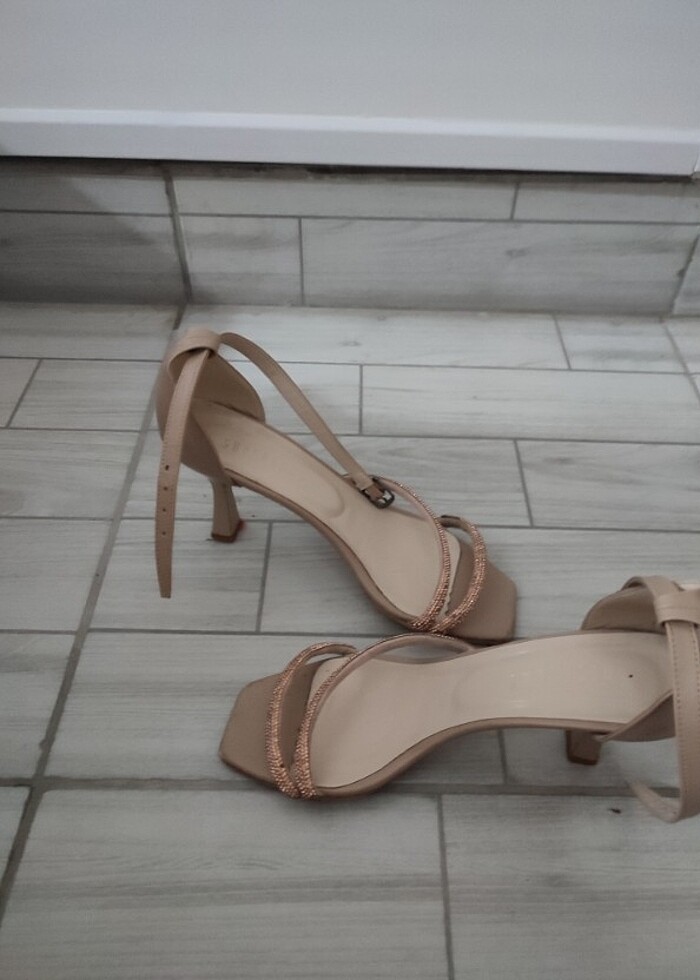 Yazlık topuklu ayakkabı - Görsel 4
