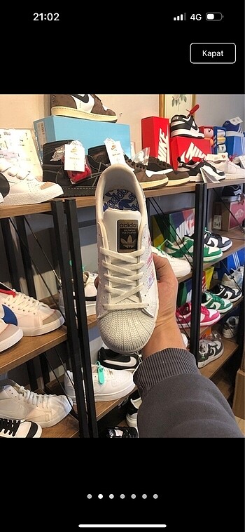 Diğer Adidas hologram
