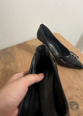 Zara Siyah Tokalı Stiletto
