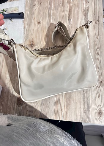 Beyaz Zincir Detaylı Prada Deri Çanta - Görsel 8