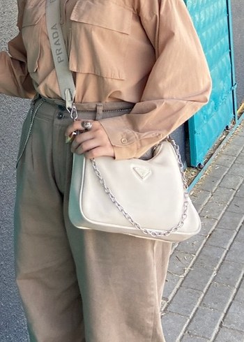 Beyaz Zincir Detaylı Prada Deri Çanta - Görsel 3