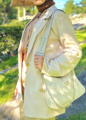 Beyaz Zincir Detaylı Prada Deri Çanta - Görsel 2