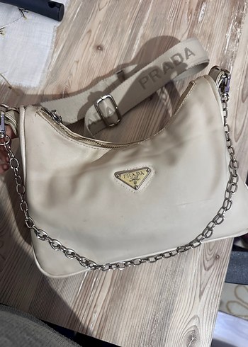 Beyaz Zincir Detaylı Prada Deri Çanta - Görsel 4