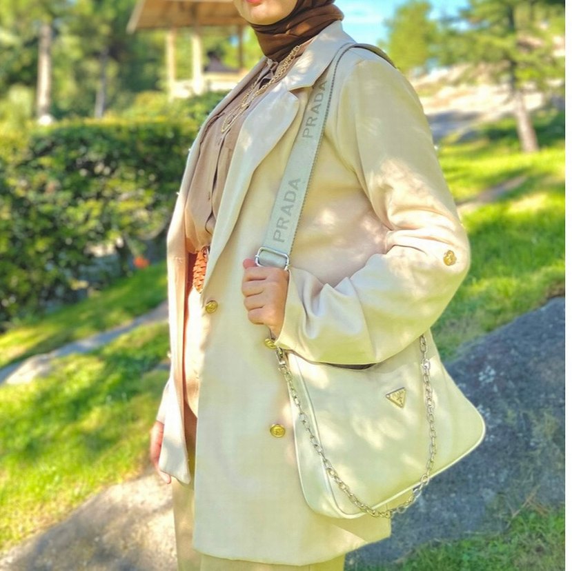 Beyaz Zincir Detaylı Prada Deri Çanta - Görsel 2