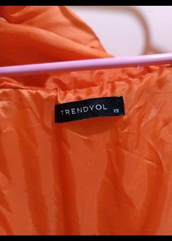 Turuncu Kısa Kadın Şişme Mont - Görsel 2