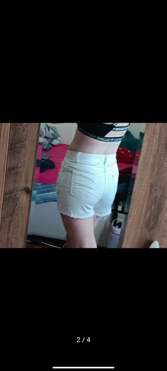 Beyaz Yırtık Detaylı Mini Şort - Görsel 2