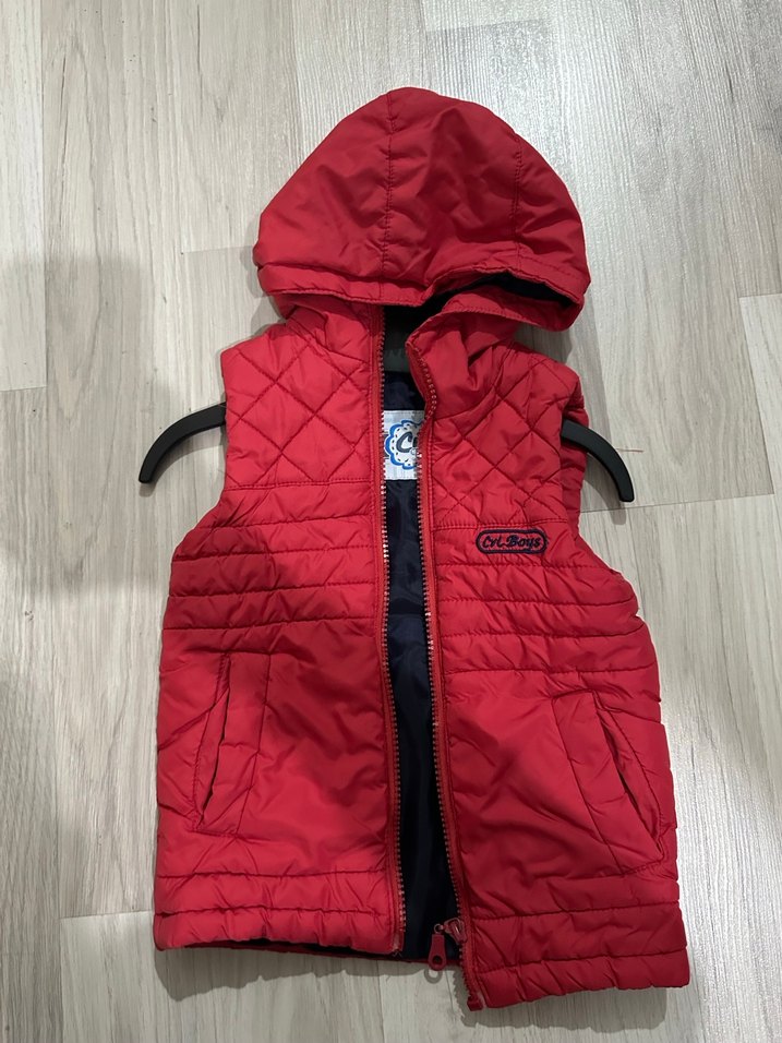 Kırmızı Kapüşonlu Erkek Çocuk Yelek - Görsel 2