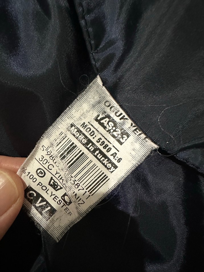 Kırmızı Kapüşonlu Erkek Çocuk Yelek - Görsel 4