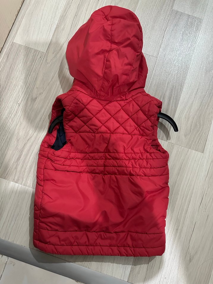 Kırmızı Kapüşonlu Erkek Çocuk Yelek - Görsel 3