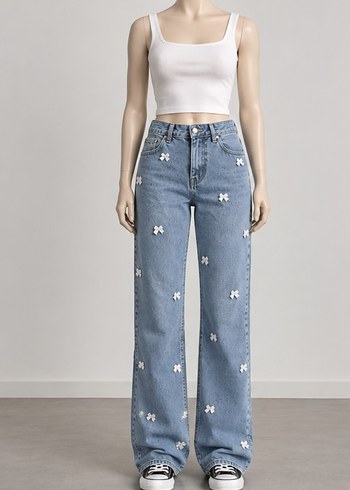 Trendyol & Milla Beyaz Cicekli Acik Mavi Yuksek Bel Denim Jean
