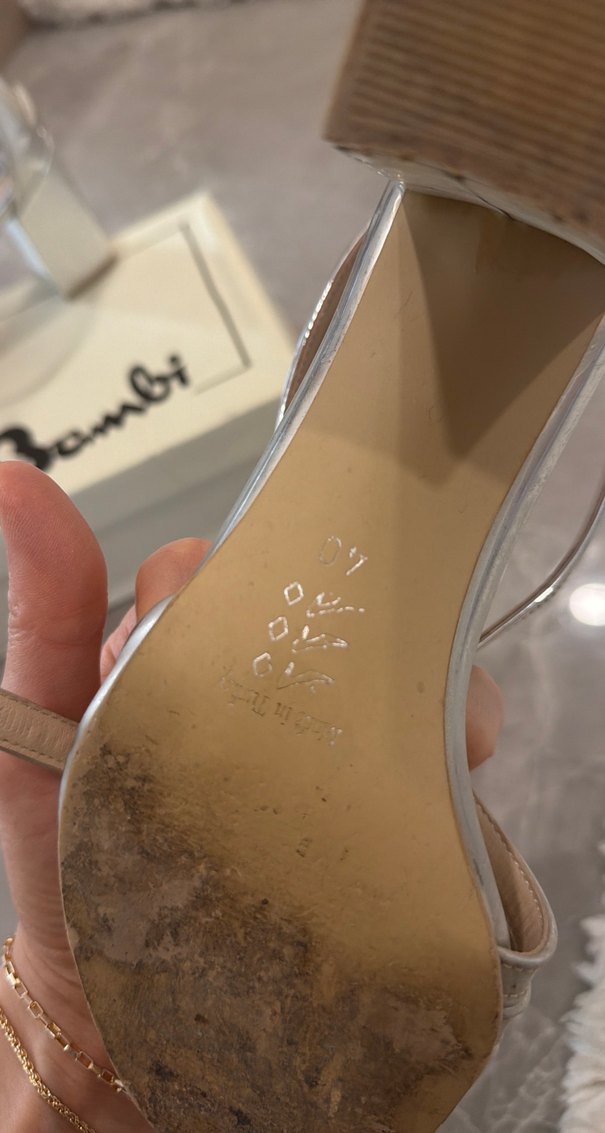 Minimalist gri  Metal Tokalı Topuklu Ayakkabı - Görsel 5