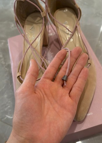 Bej Süet Bağcıklı Kadın Topuklu Ayakkabı - Görsel 9