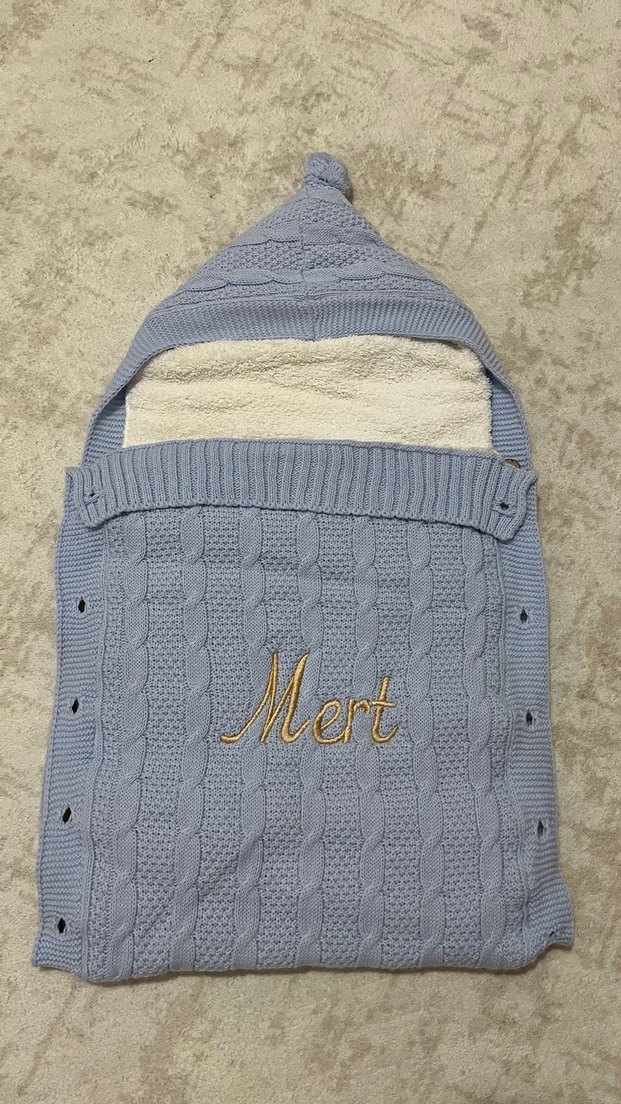 Mavi Nakışlı Örgü Bebek Battaniyesi - Görsel 3