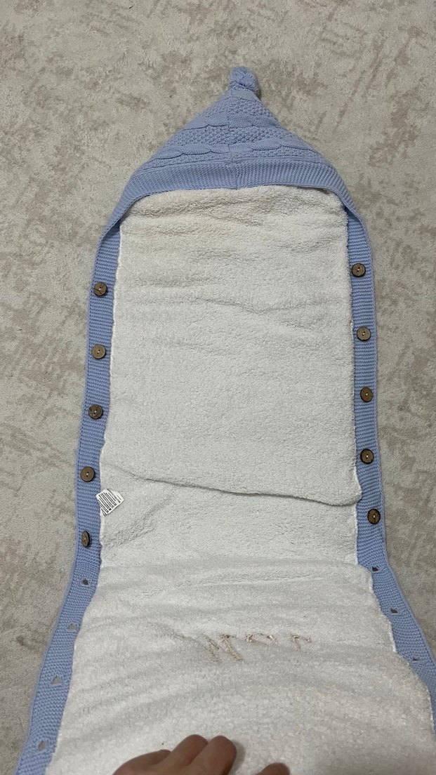 Mavi Nakışlı Örgü Bebek Battaniyesi - Görsel 4