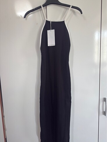xs Beden Bershka siyah midi elbise