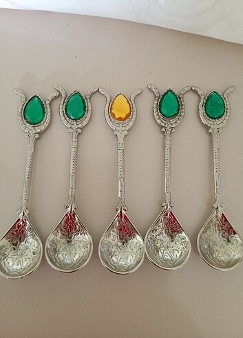 5 metal taşlı kaşık, gümüş renk te