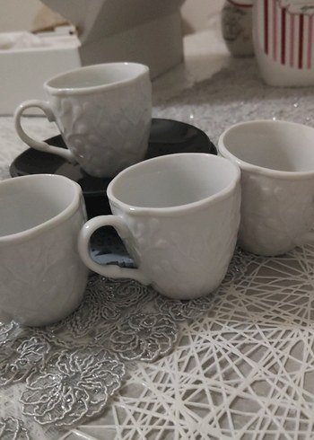 Beyaz Kabartmalı Seramik Fincan Seti - Görsel 3