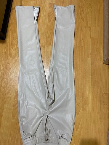 28 Beden ten rengi Renk Zara deri pantalon