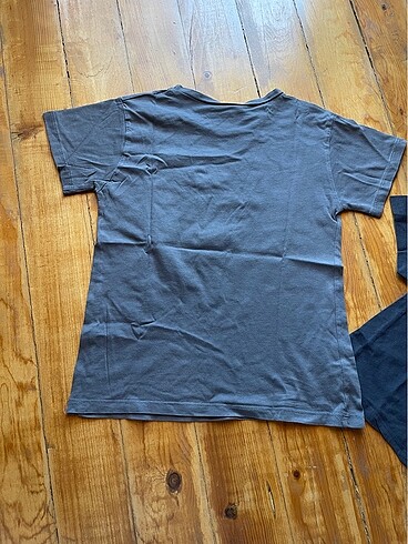 8 Yaş Beden gri Renk Defecto 8-9 yaş tshirt