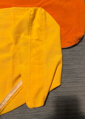 Gri Dokulu Yastık ve Sarı Turuncu Kılıf 1 adet - Görsel 4