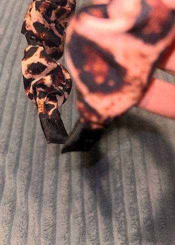 Kahverengi Leopar Desenli Tokalı Saç Bandı - Görsel 3