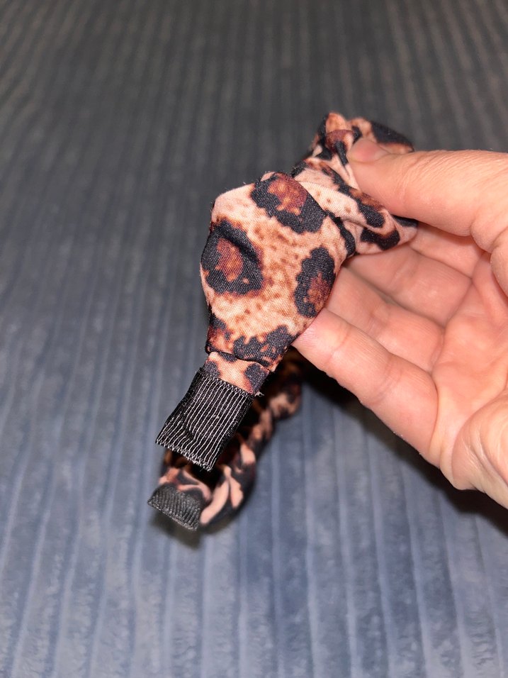 Kahverengi Leopar Desenli Tokalı Saç Bandı - Görsel 2