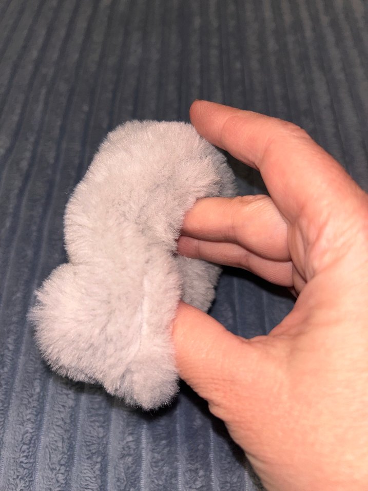 Gri Kürklü Kadın Saç Tokası - Görsel 3