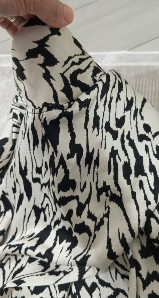 Uzun Kollu Zebra Desenli Fırfırlı Bluz - Görsel 3