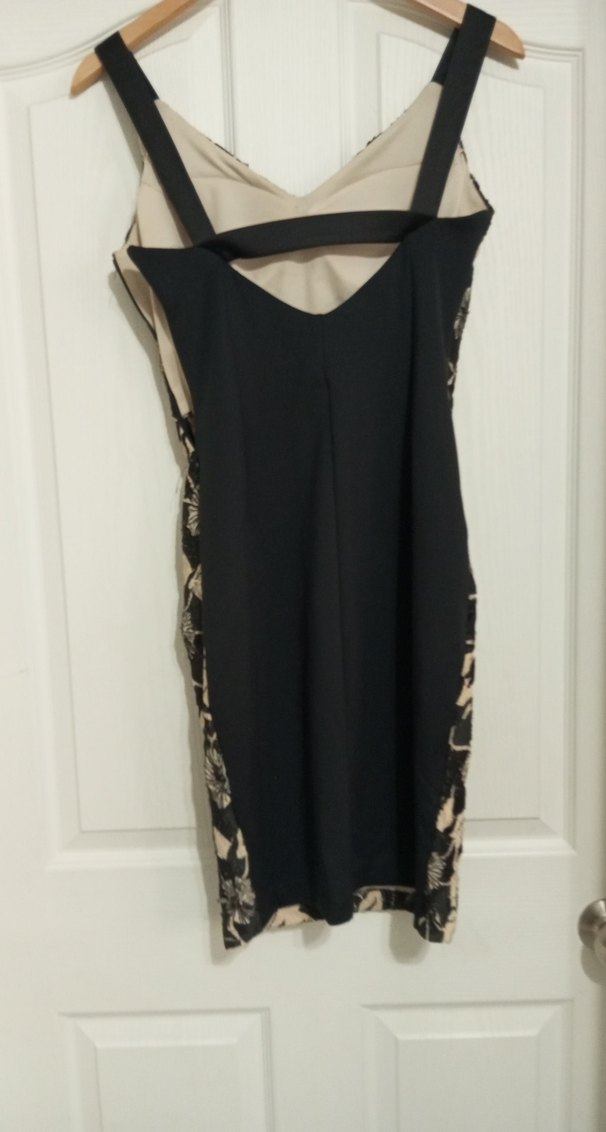 Dantel Detaylı Siyah V Yakalı Midi Elbise - Görsel 3