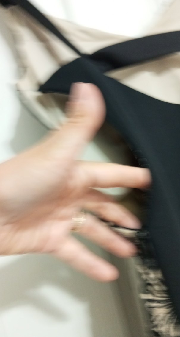 Dantel Detaylı Siyah V Yakalı Midi Elbise - Görsel 4