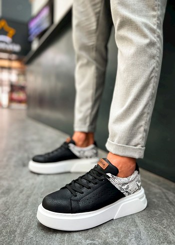 Diğer Siyah Deri Sneaker Siklik Ve Rahatlik Bir Arada