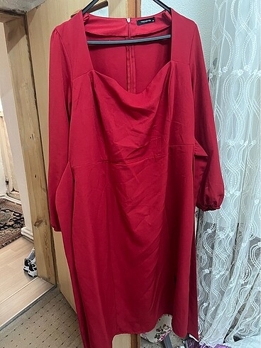 kırmızı elbise