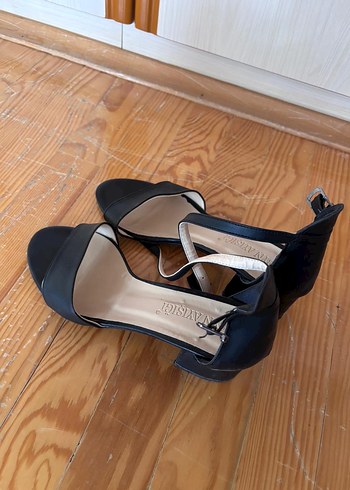 Siyah Tokalı Kadın Topuklu Sandalet - Görsel 2