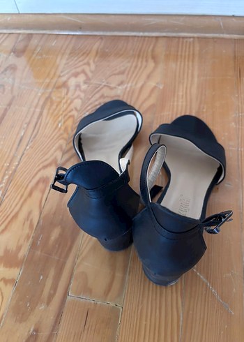 Siyah Tokalı Kadın Topuklu Sandalet - Görsel 4