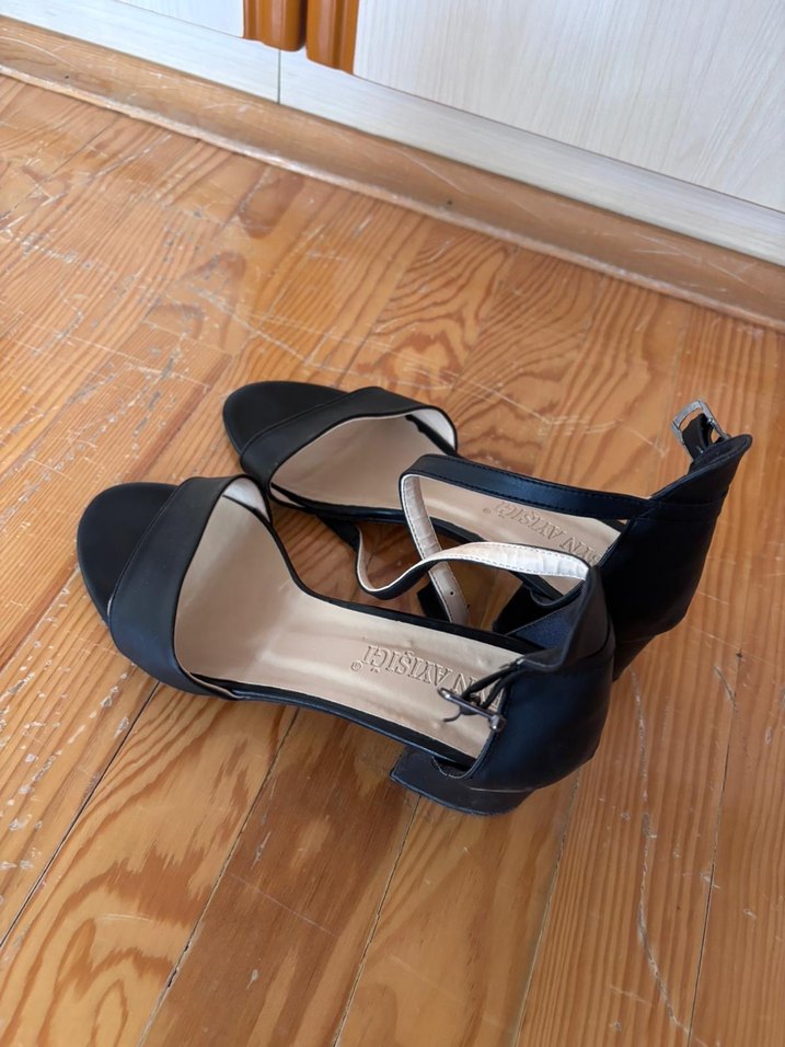 Siyah Tokalı Kadın Topuklu Sandalet - Görsel 2