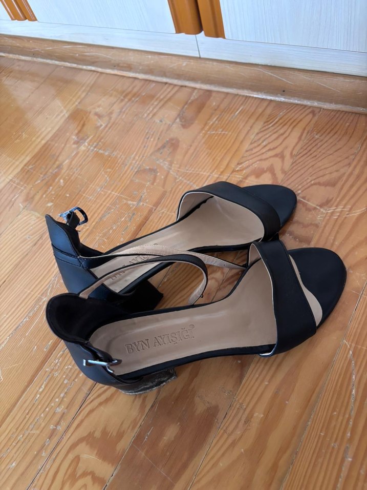 Siyah Tokalı Kadın Topuklu Sandalet - Görsel 3