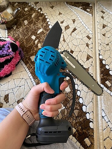 Beden Renk akülü budama makinası