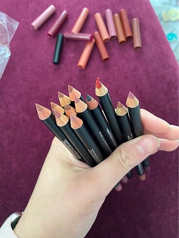 Beden 12 li dudak kalemi eyeliner