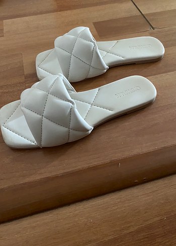 Deichmann Beyaz Kadın Plaj Terliği Pilili Detaylı