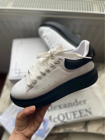 Alexander McQUEEN