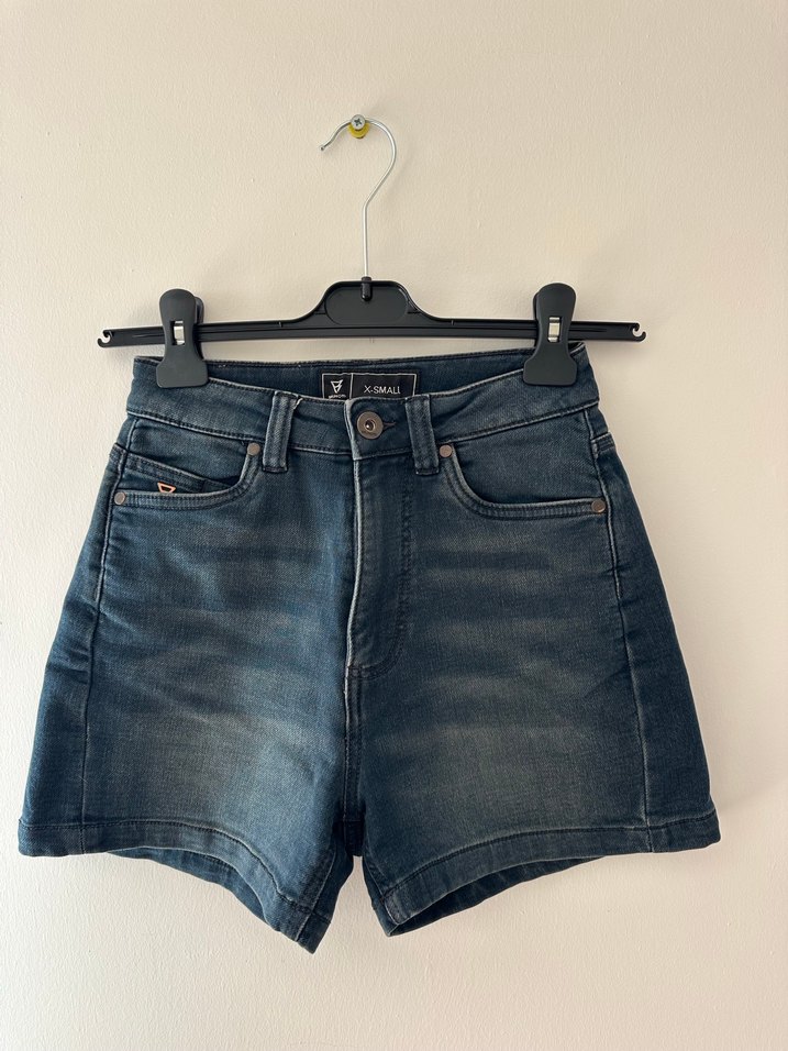 Brunotti Koyu Mavi Mini Fit Kot Şort, yüksek bel. - Görsel 2