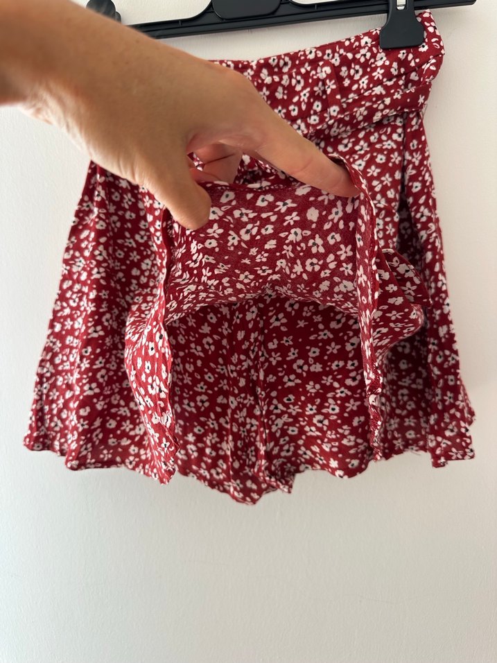 Pull and Bear Bordo Mini Şort Etek, Fırfırlı, Salaş Kesim - Görsel 3