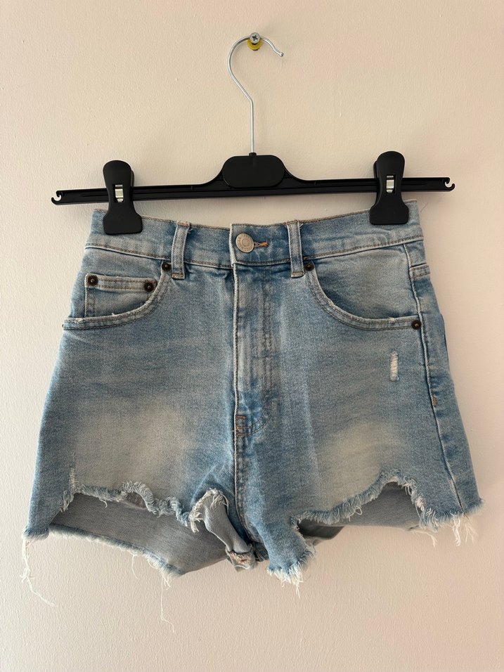 Pull and Bear Kadın Mavi Mini Denim Şort - Görsel 2