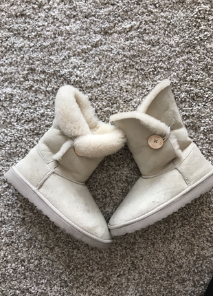 37 Beden Ugg australia bot