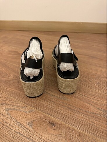 37 Beden siyah Renk Pull & Bear Sandalet
