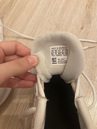 42 Beden Adidas erkek ayakkabı