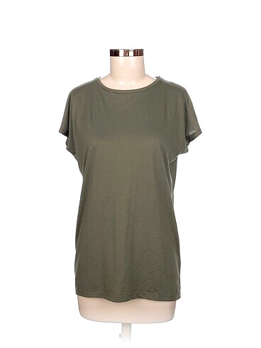 New Look T-shirt %70 İndirimli.