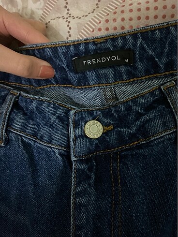 46 Beden Trendyol milla koyu yırtık mom jeans