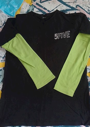 Siyah V Yaka Erkek Çocuk Tişörtü